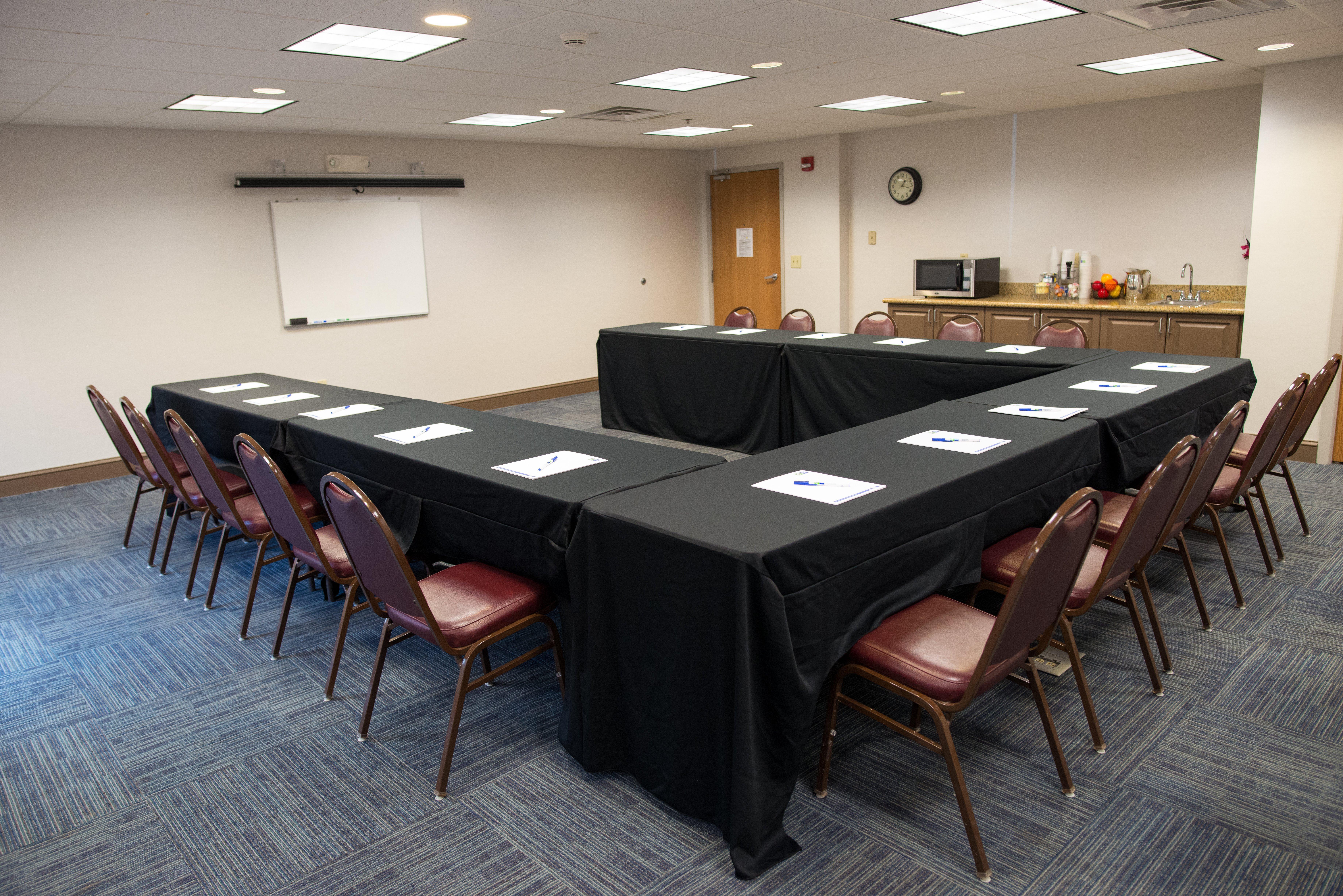 Holiday Inn Express Hotel & Suites Chanhassen By Ihg Εξωτερικό φωτογραφία