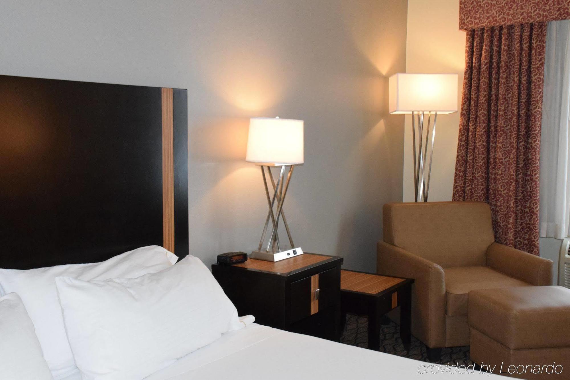 Holiday Inn Express Hotel & Suites Chanhassen By Ihg Εξωτερικό φωτογραφία